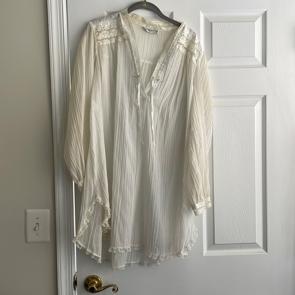 Vintage off-white Dior cover up/slip/nightgown with lace trim and detailing. M/L
